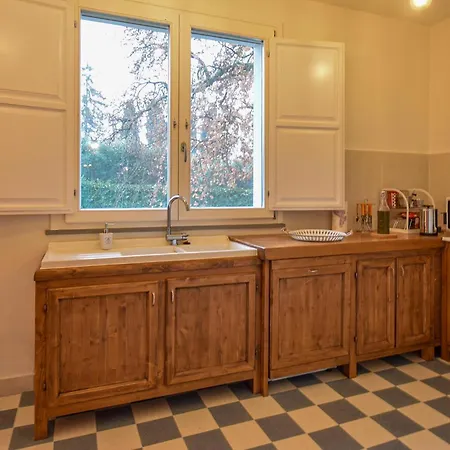 2 Bedroom In Orentano